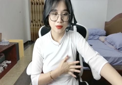 เล่นเกมผจญภัยกับเพื่อนที่ดีที่สุดของเธอในการเดินทางไปสำรวจ