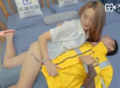 ลูกสาว -ในกฎหมายมีเพศสัมพันธ์ทันใดนั้นแม่ของเธอ -ในกฎหมายเข้ามาในห้อง