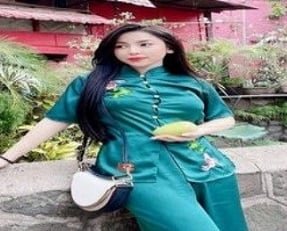 สำรวจท้องฟ้าและน้องสาวสามคนที่ร้อนแรงและสวยงาม