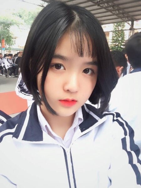 ปล่อยให้สาวสวยดูดมันอย่างมีความสุข