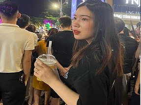 แม่เลี้ยงที่มีตัณหาดูแลลูกชายของเธอ -ในกฎหมายในขณะที่ลูกสาวของเธอเปลือยกายมาก