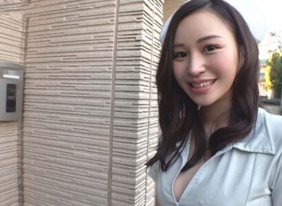 พยาบาลหญิงการบำบัดทางสรีรวิทยาขนาดใหญ่ที่บ้าน