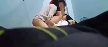 คนหนุ่มสาวคนเดียวพิชิตสาวเซ็กซี่สองคน